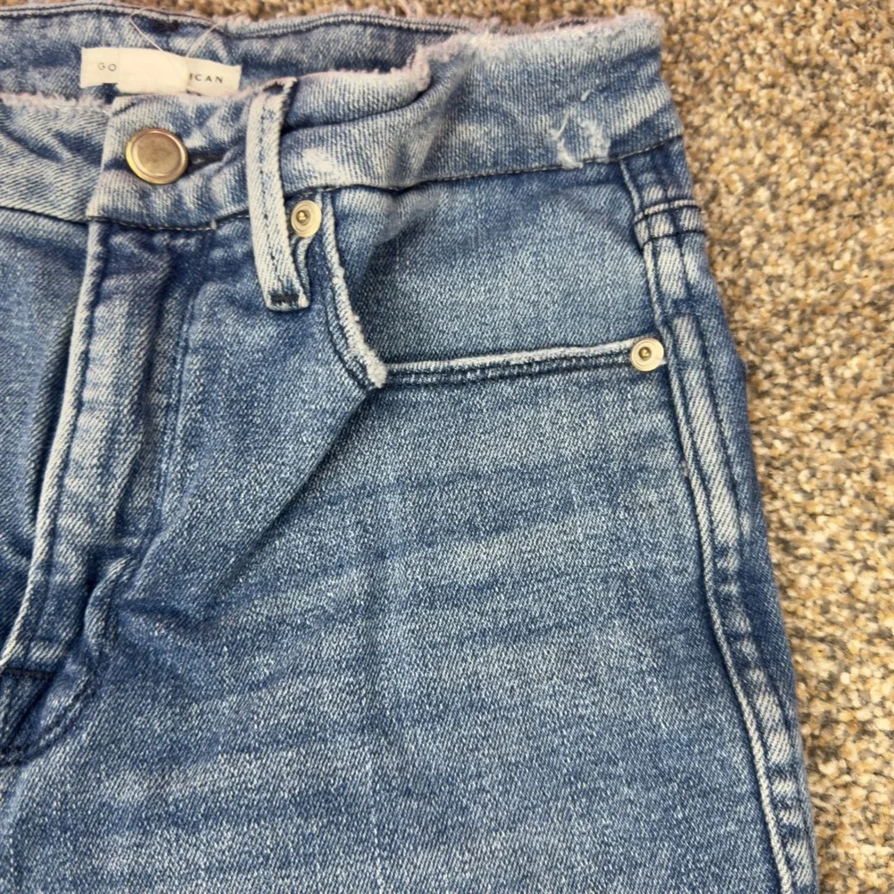 Good American High Rise Straight Leg Raw Hem Jeans Blue Wash Size 2/26 CCSNF602T